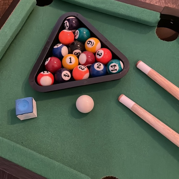 Tabletop pool table - Picture 2 of 5